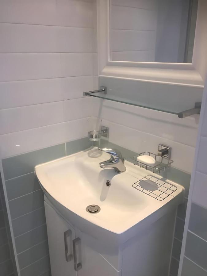 Edina Place -lovely Central One Bedroom *