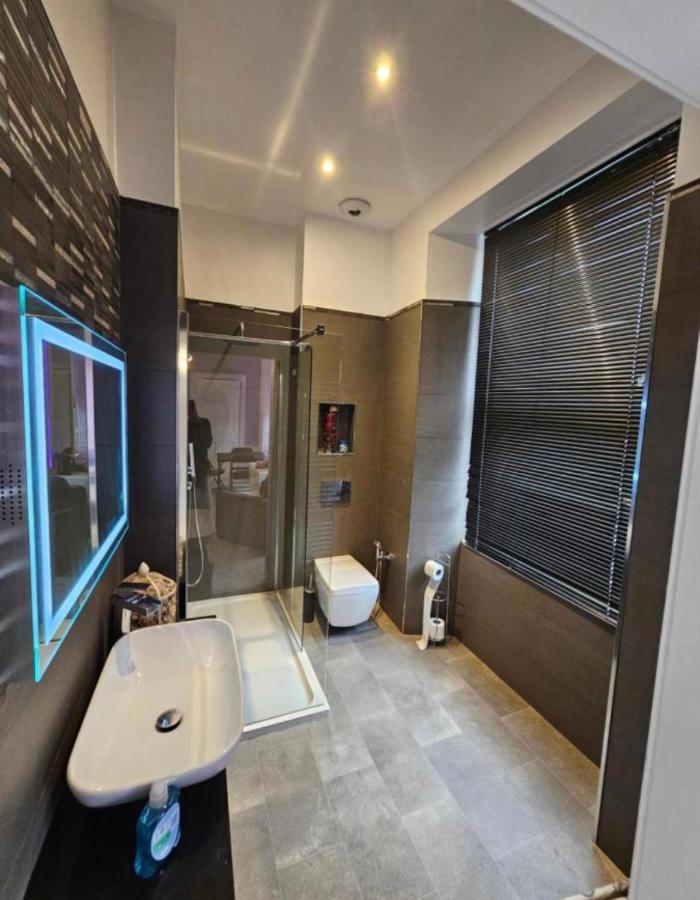 Homestay Luxury Family With Private Bathroom In The Heart Of