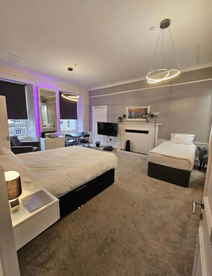 Luxury Family With Private Bathroom In The Heart Of Edinburgh