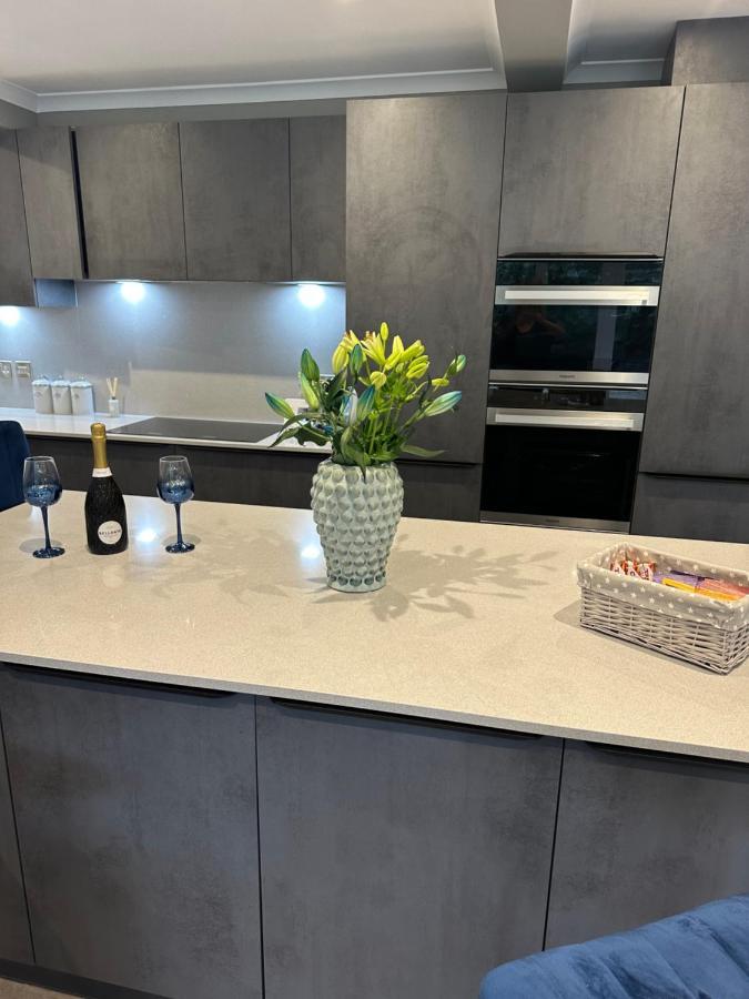 Cameron Coach House Modern In Murrayfield Holiday home *