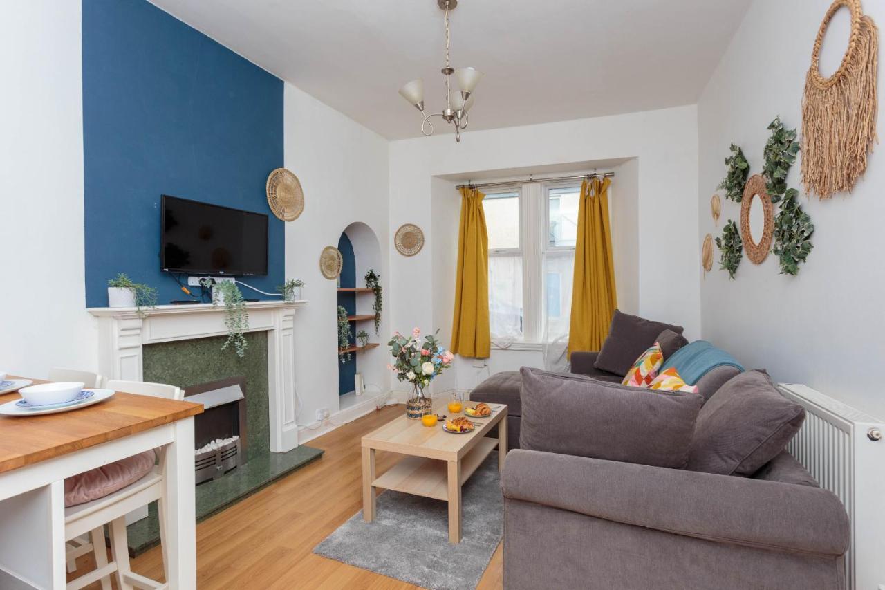 Warm 1bed Flat Leith Walk * Edinburgh