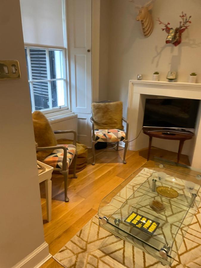 Apartment Chic 2b Centre Flat & Patio , Close To Castle Edinburgh