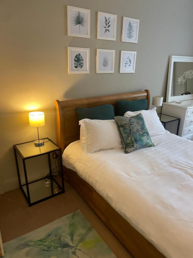 Chic 2b Centre Flat & Patio , Close To Castle * Edinburgh