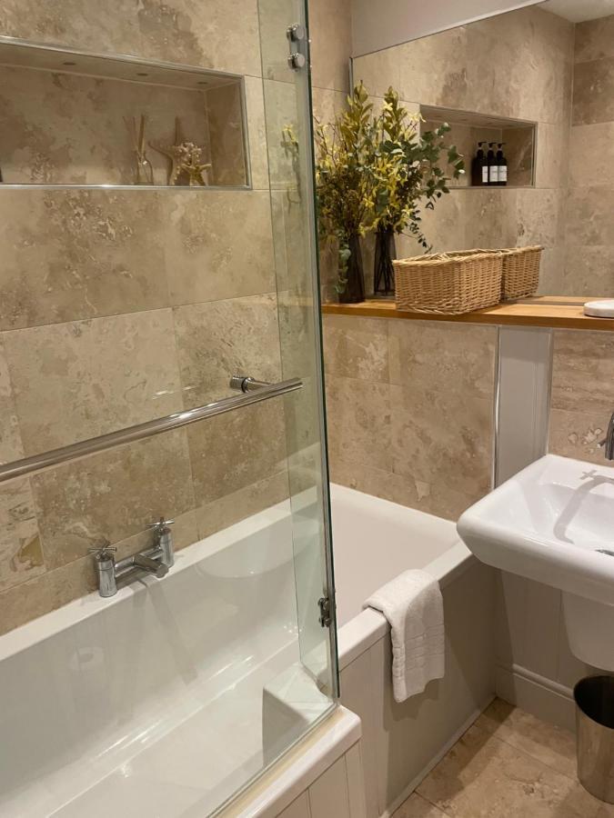 Chic 2b Centre Flat & Patio , Close To Castle Edinburgh