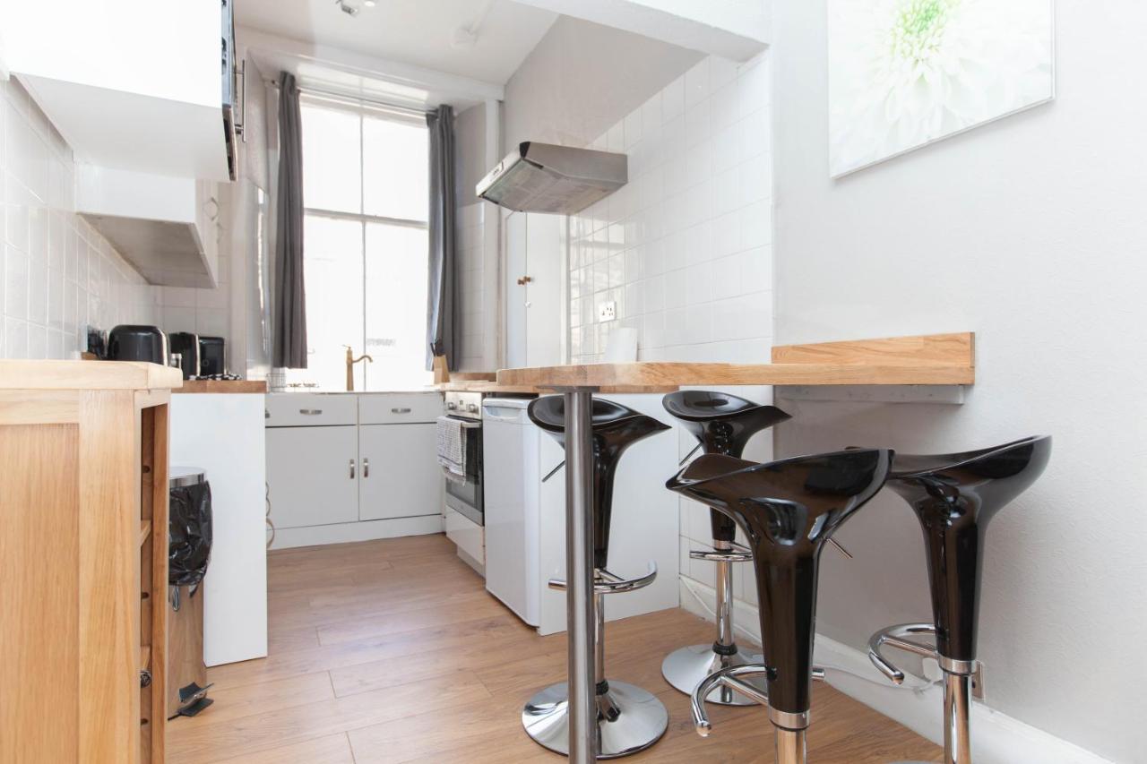 Bright & Homely City Centre Near Holyrood Edinburgh