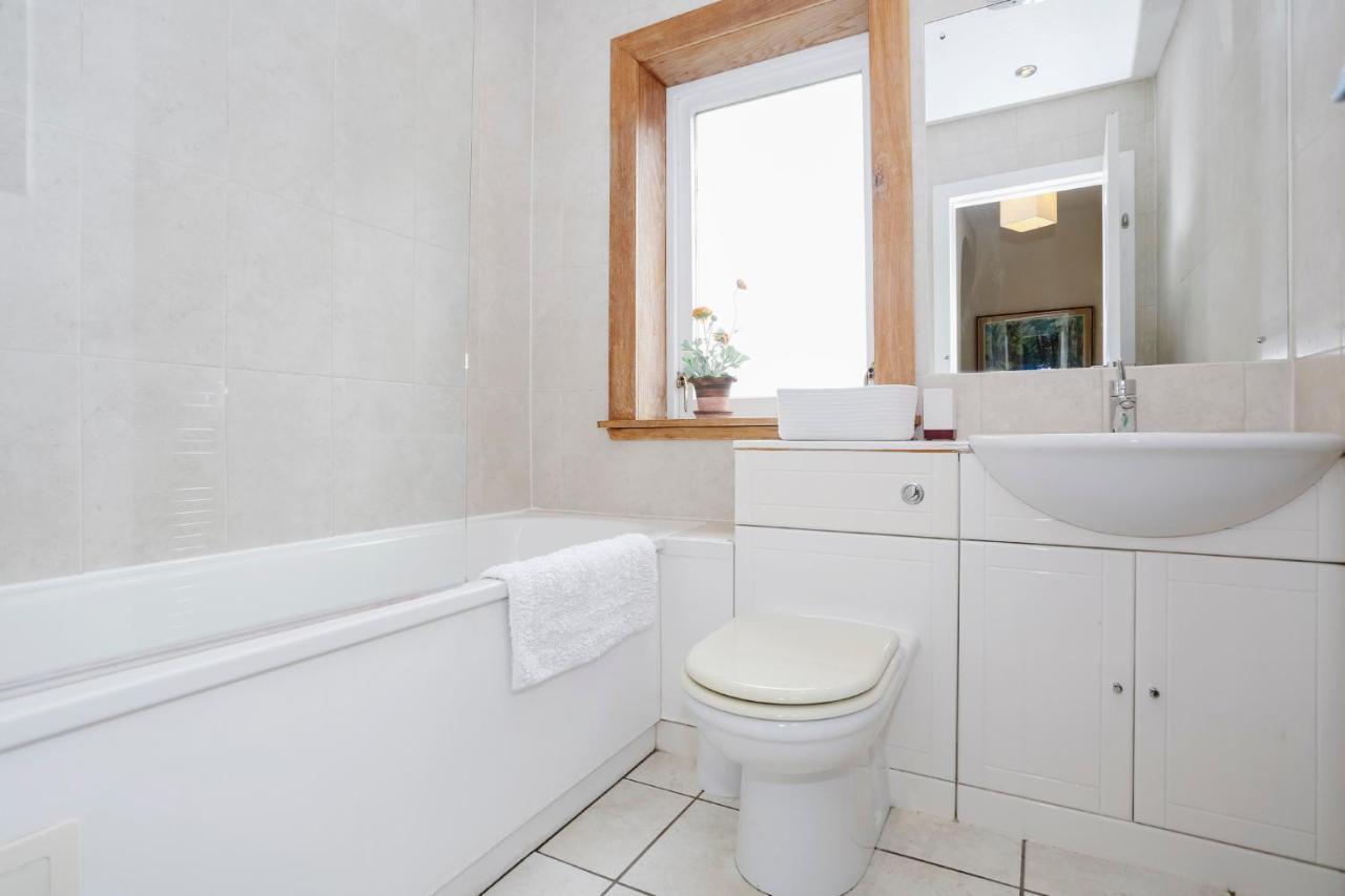 2-bedroom Old Town Apartment *