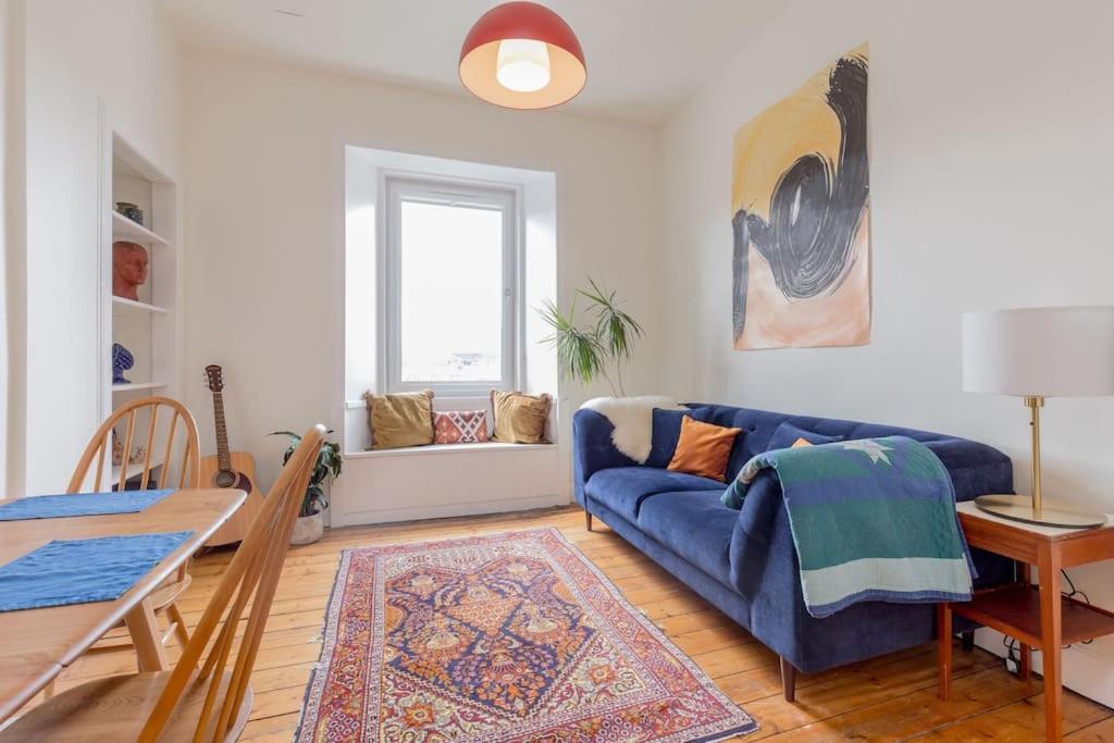 Castle Views! Stylish 2bd Flat, Sleeps 4