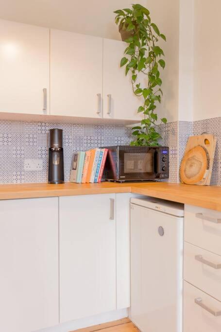Castle Views! Stylish 2bd Flat, Sleeps 4 *