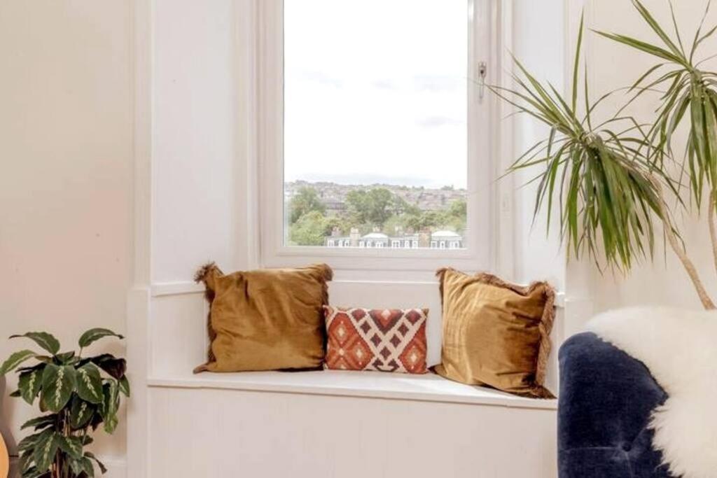Apartment Castle Views! Stylish 2bd Flat, Sleeps 4