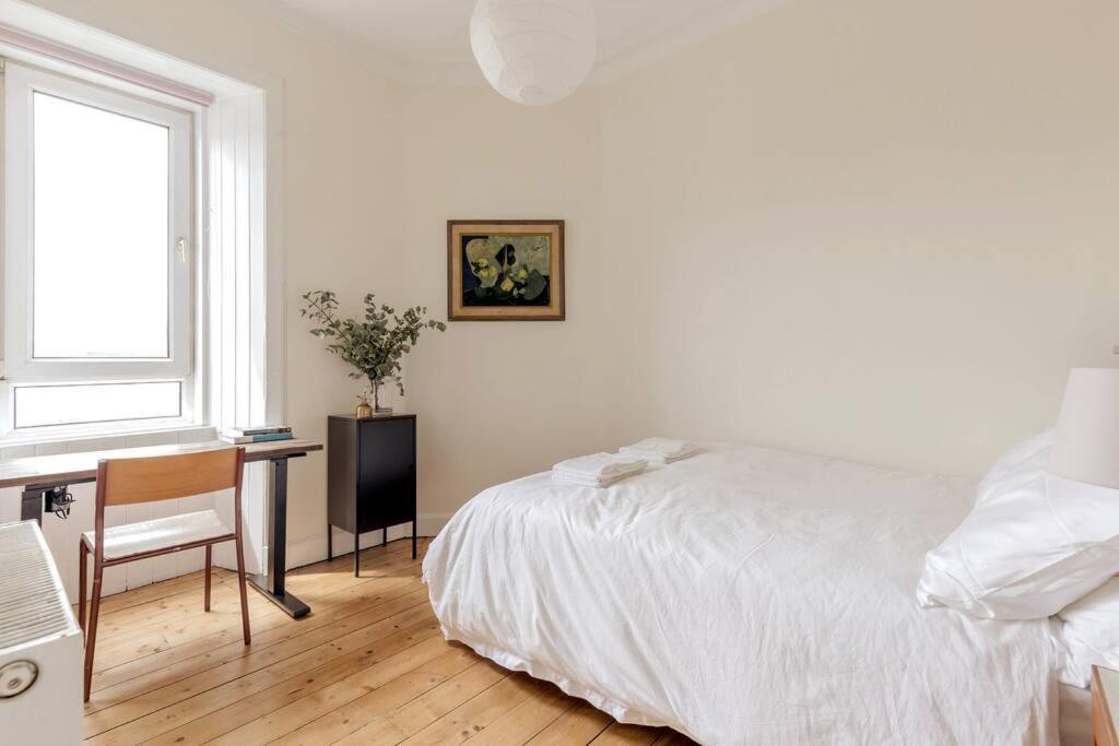 Apartment Castle Views! Stylish 2bd Flat, Sleeps 4