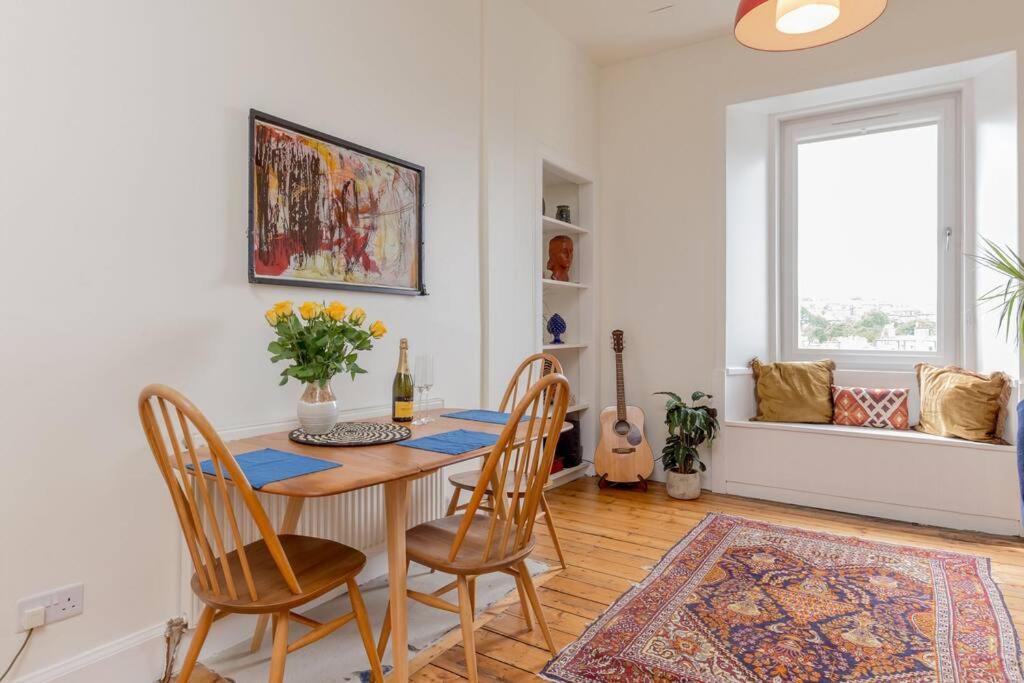 Castle Views! Stylish 2bd Flat, Sleeps 4