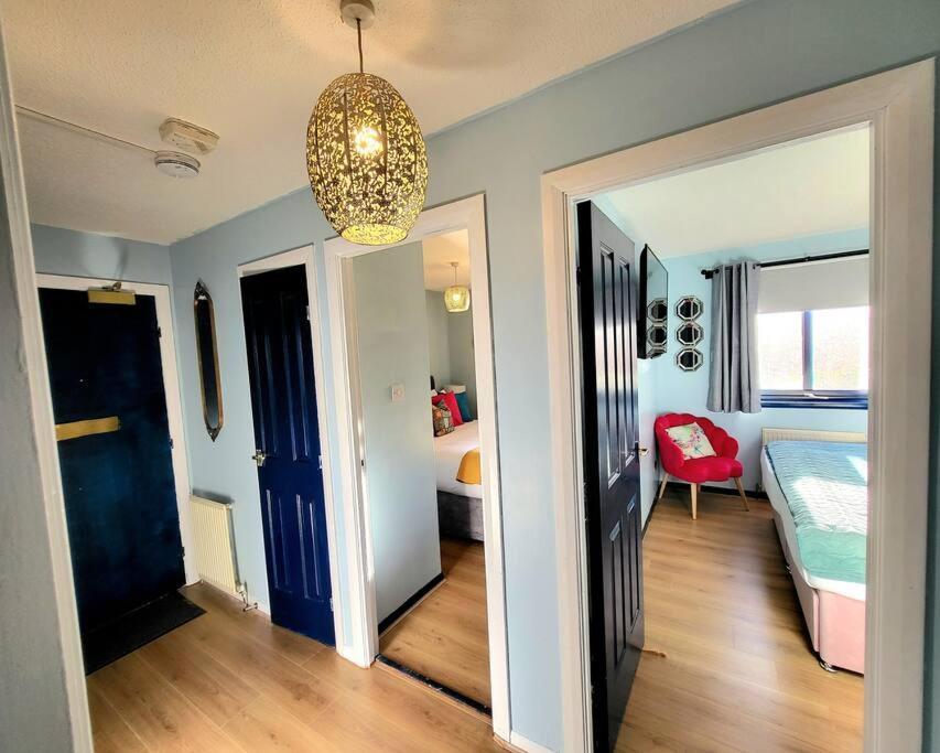 Harrismith Place By Sensational Short Lets & Serviced With Free Parking & Wi-fi