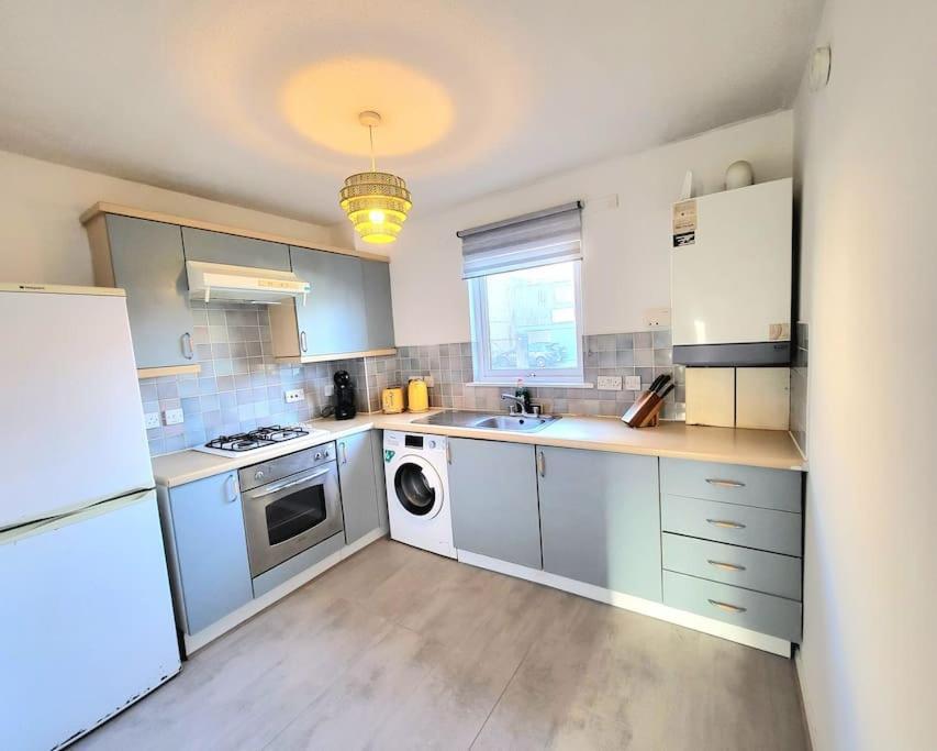 Apartment Harrismith Place By Sensational Short Lets & Serviced With Free Parking & Wi-fi