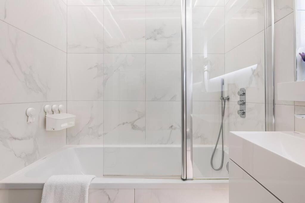 Immaculate 3 Bed With Private Entrance In Inverleith * Edinburgh