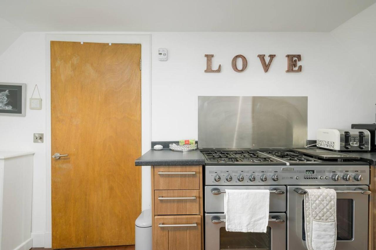 Pass The Keys Cosy Apartment Edinburgh