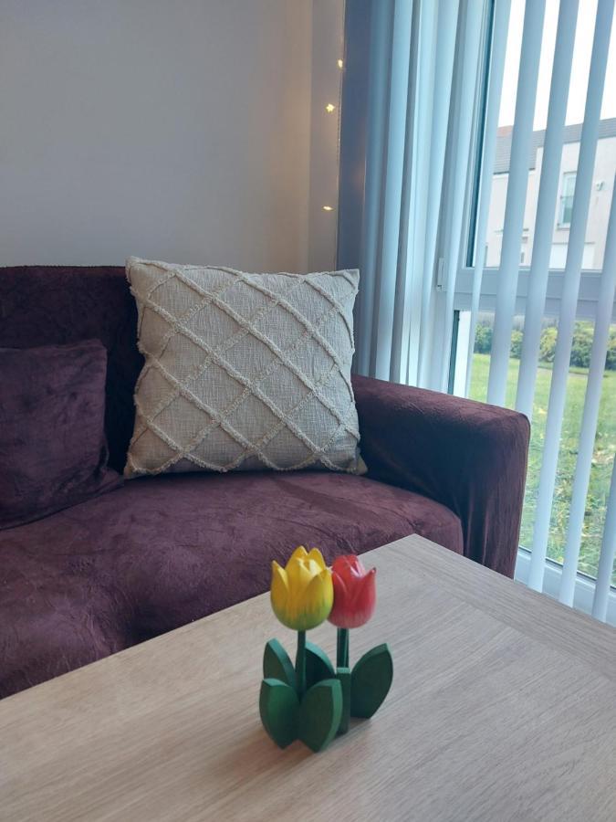 Beautiful 4-bedroom House With Private Garden & Parking Edinburgh