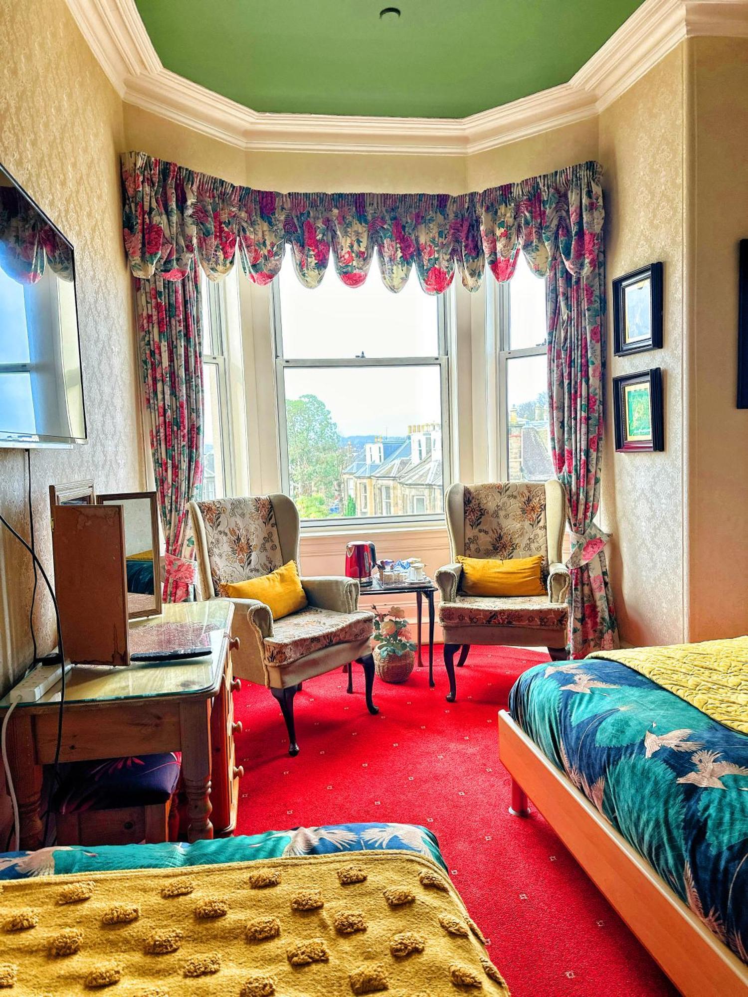 Rosehall Guest house 3*