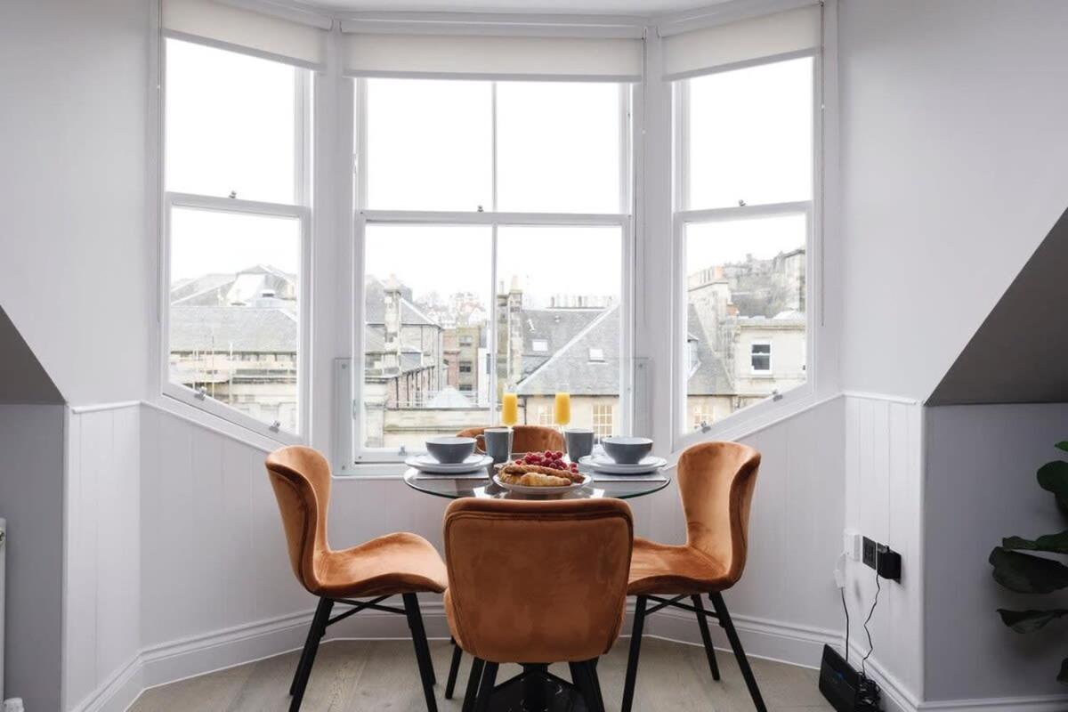 Dragon - Centre Castle View 1 Bed Apartment