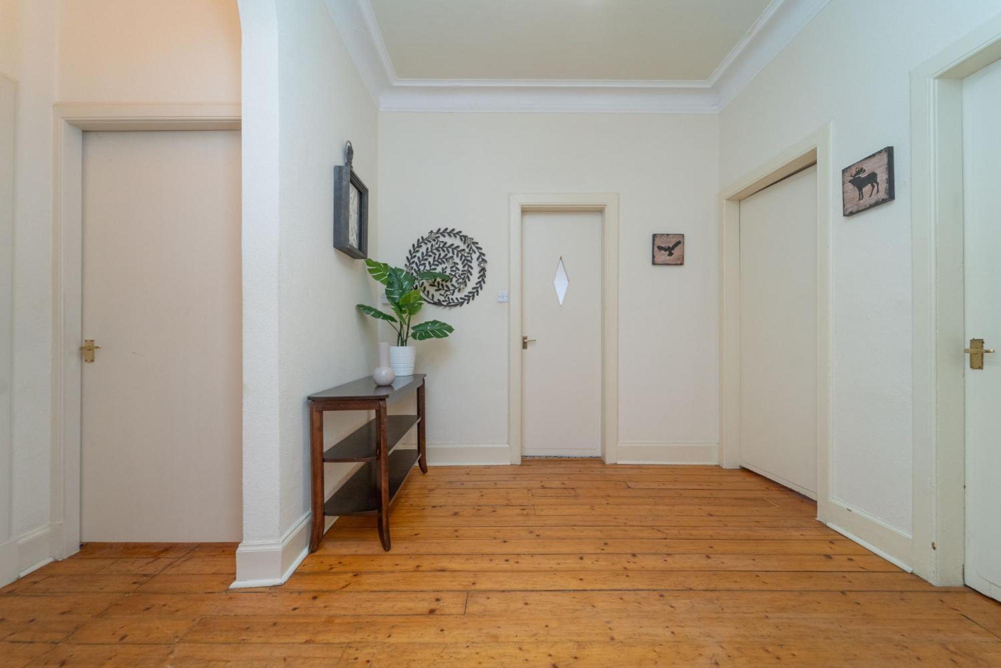 Apartment Large Corner