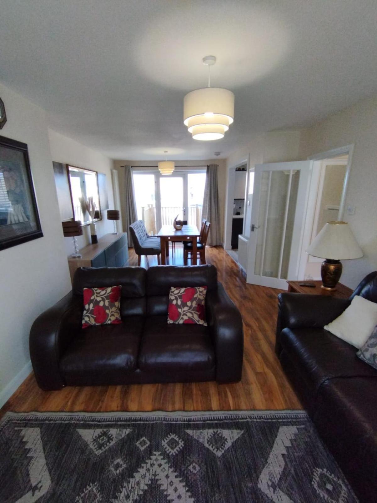 3 Bed House In - Private Parking