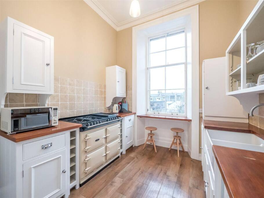 Beautiful & Bright 2 Bed Flat Murrayfield