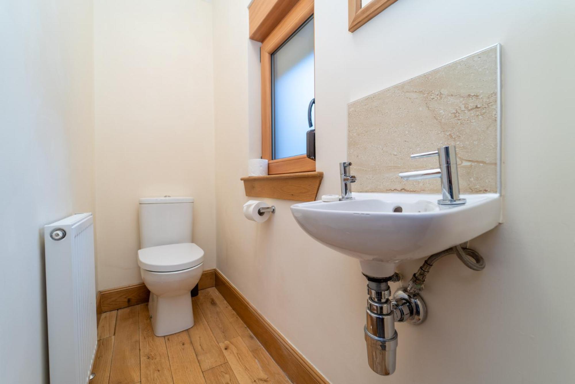 Spacious 3 Bed Townhouse With Parking * Edinburgh