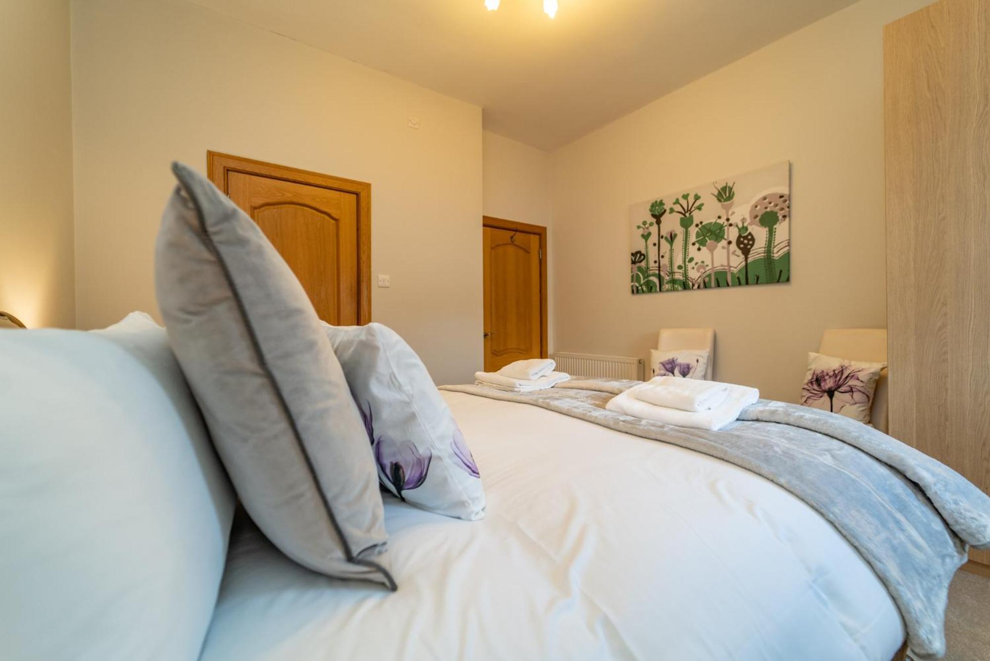 Spacious 3 Bed Townhouse With Parking Apartment Edinburgh