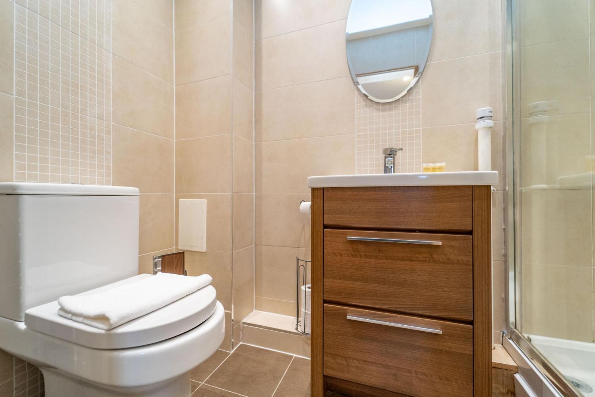 Spacious 3 Bed Townhouse With Parking Apartment Edinburgh