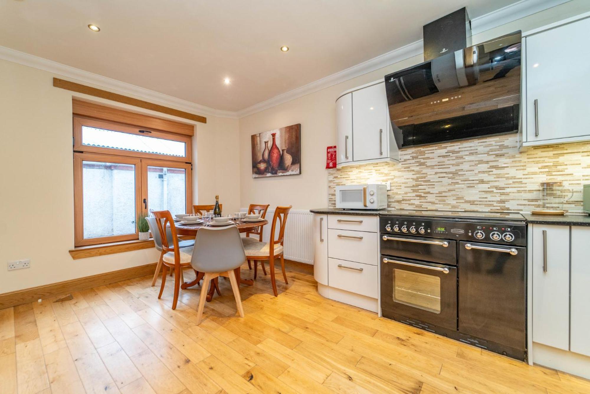 Apartment Spacious 3 Bed Townhouse With Parking Edinburgh