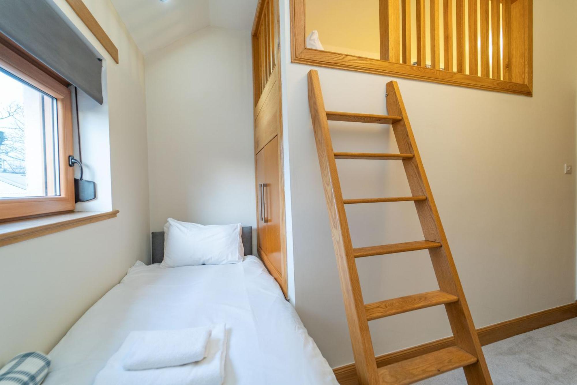 Spacious 3 Bed Townhouse With Parking Apartment Edinburgh