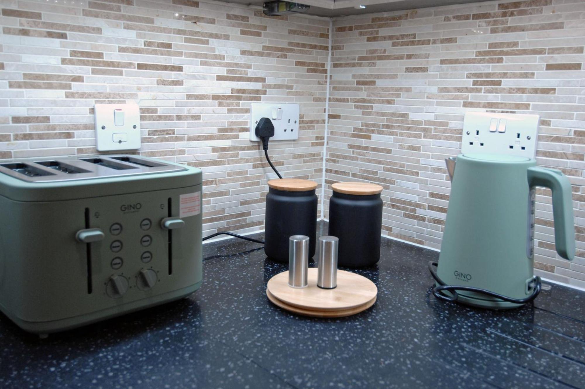 Spacious 3 Bed Townhouse With Parking Edinburgh