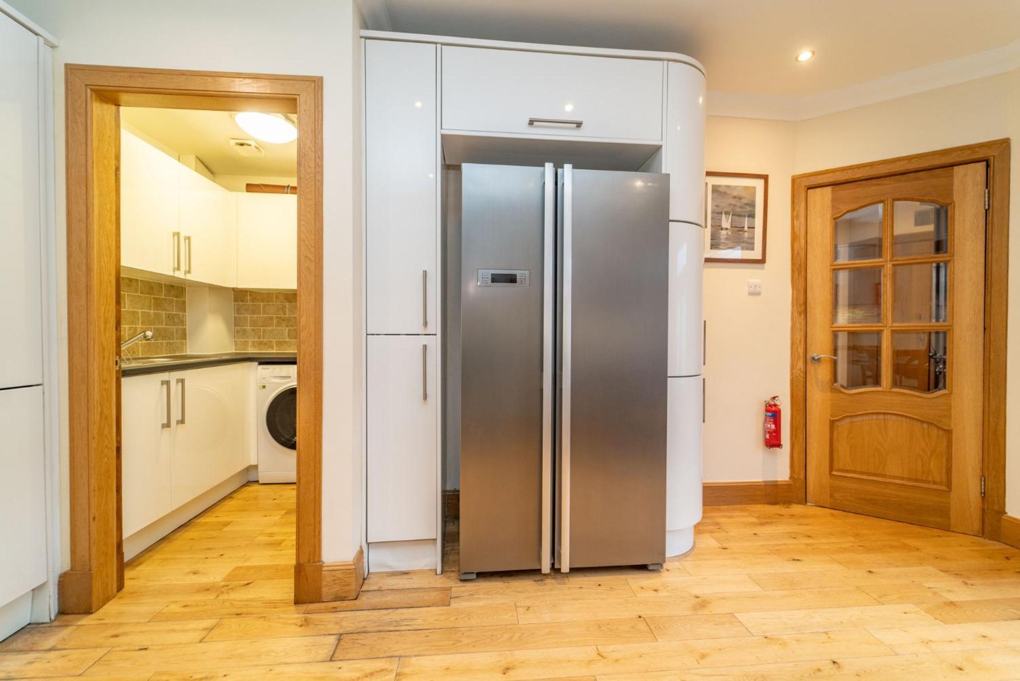 Spacious 3 Bed Townhouse With Parking Edinburgh