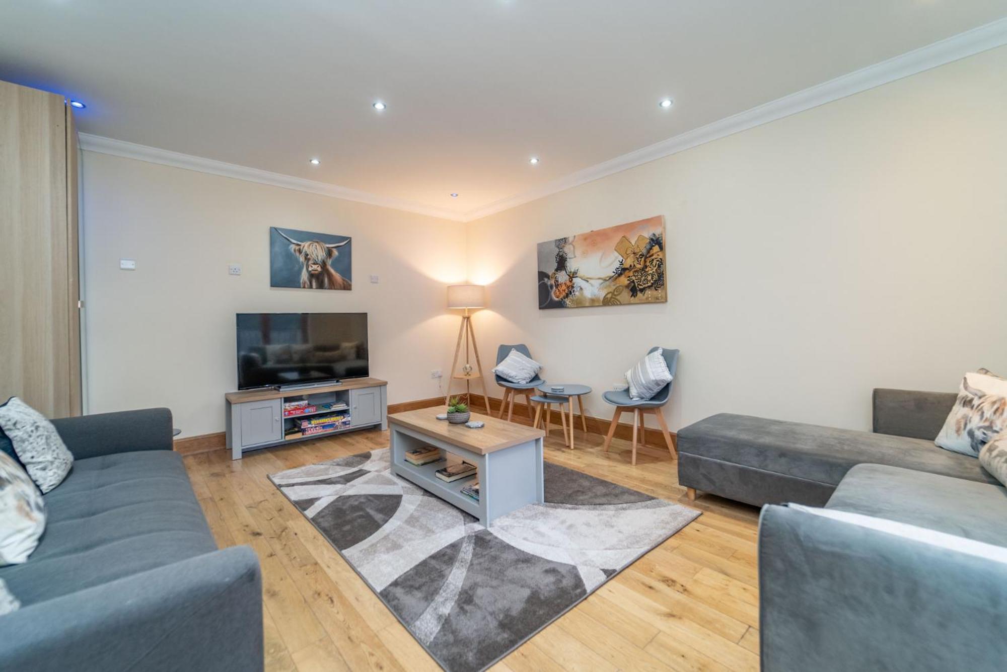 Spacious 3 Bed Townhouse With Parking Apartment Edinburgh