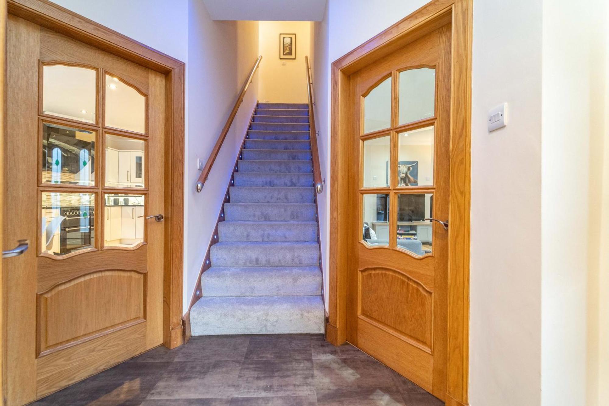 Spacious 3 Bed Townhouse With Parking