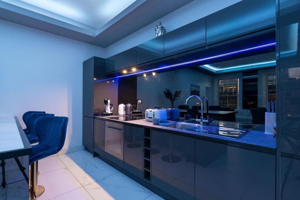 Apartment Spacious Modern Centre Castle Views Edinburgh