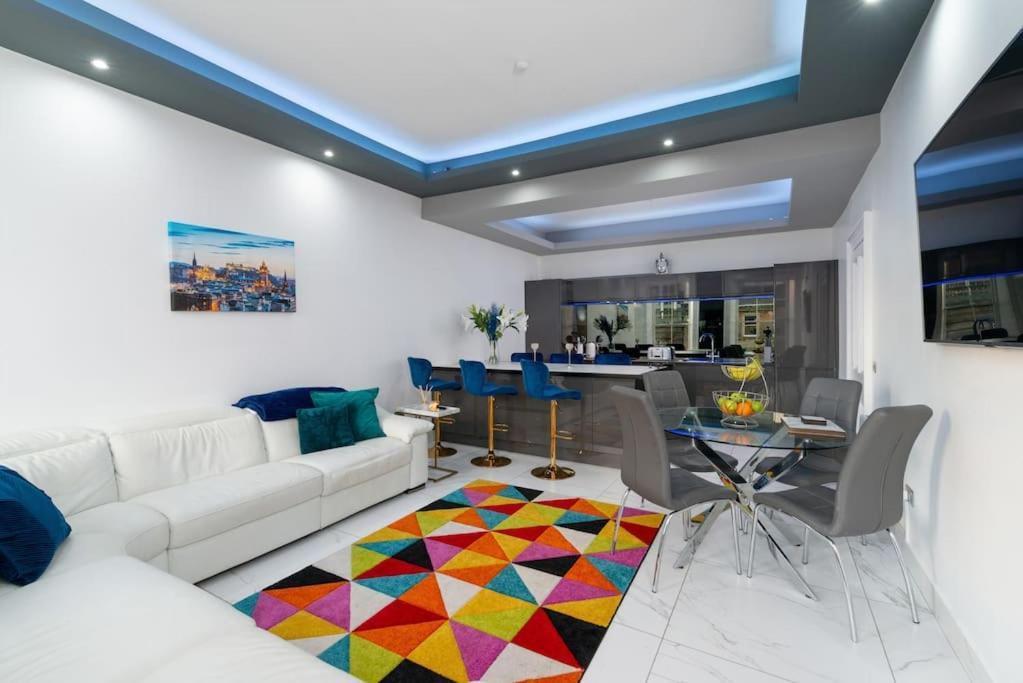 Apartment Spacious Modern Centre Castle Views