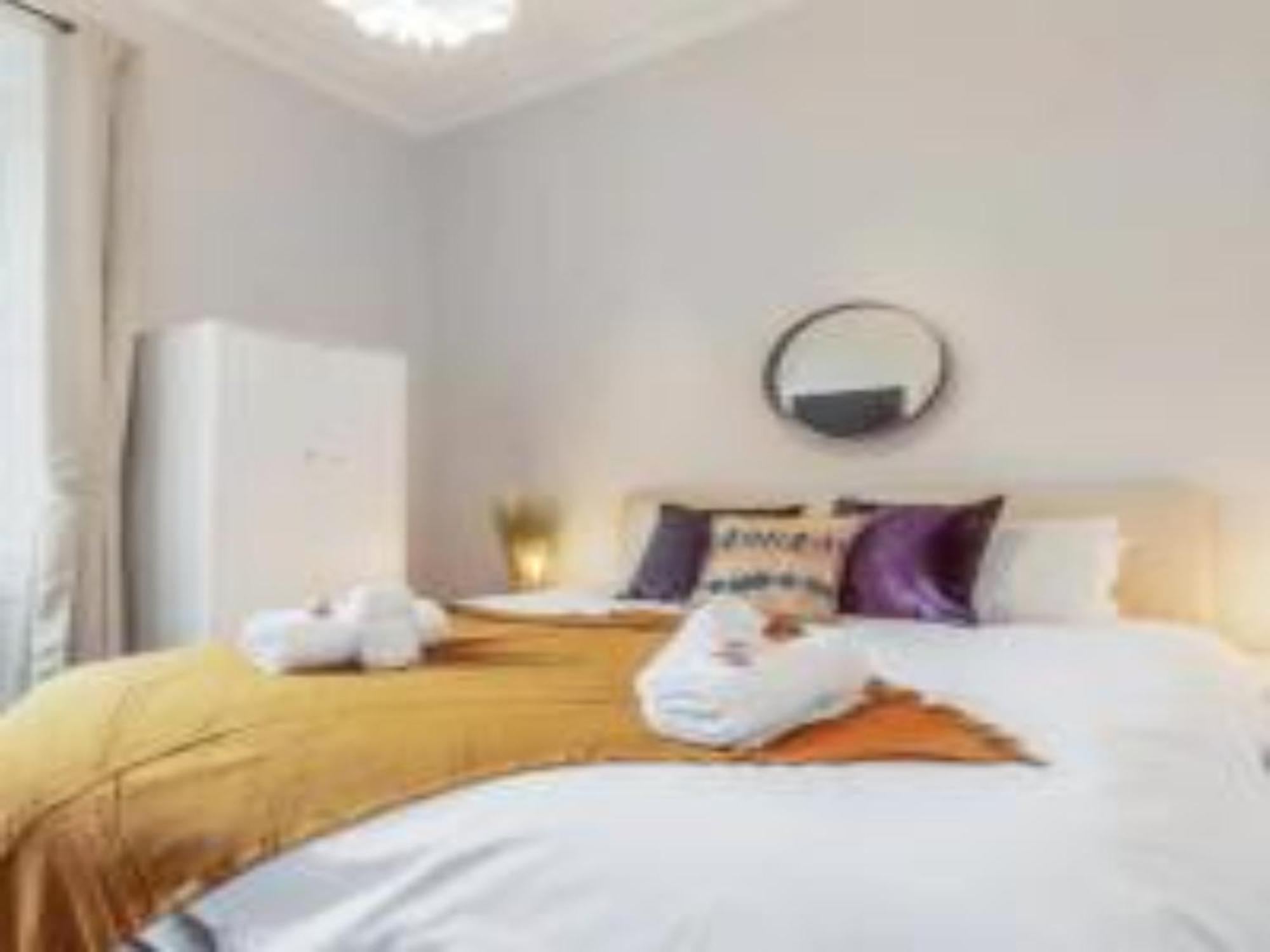 Pass The Keys Main Door 3 Bed With Free Parking Edinburgh