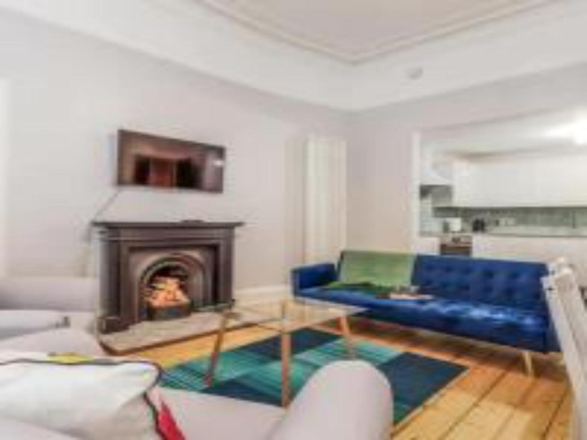Pass The Keys Main Door 3 Bed With Free Parking *