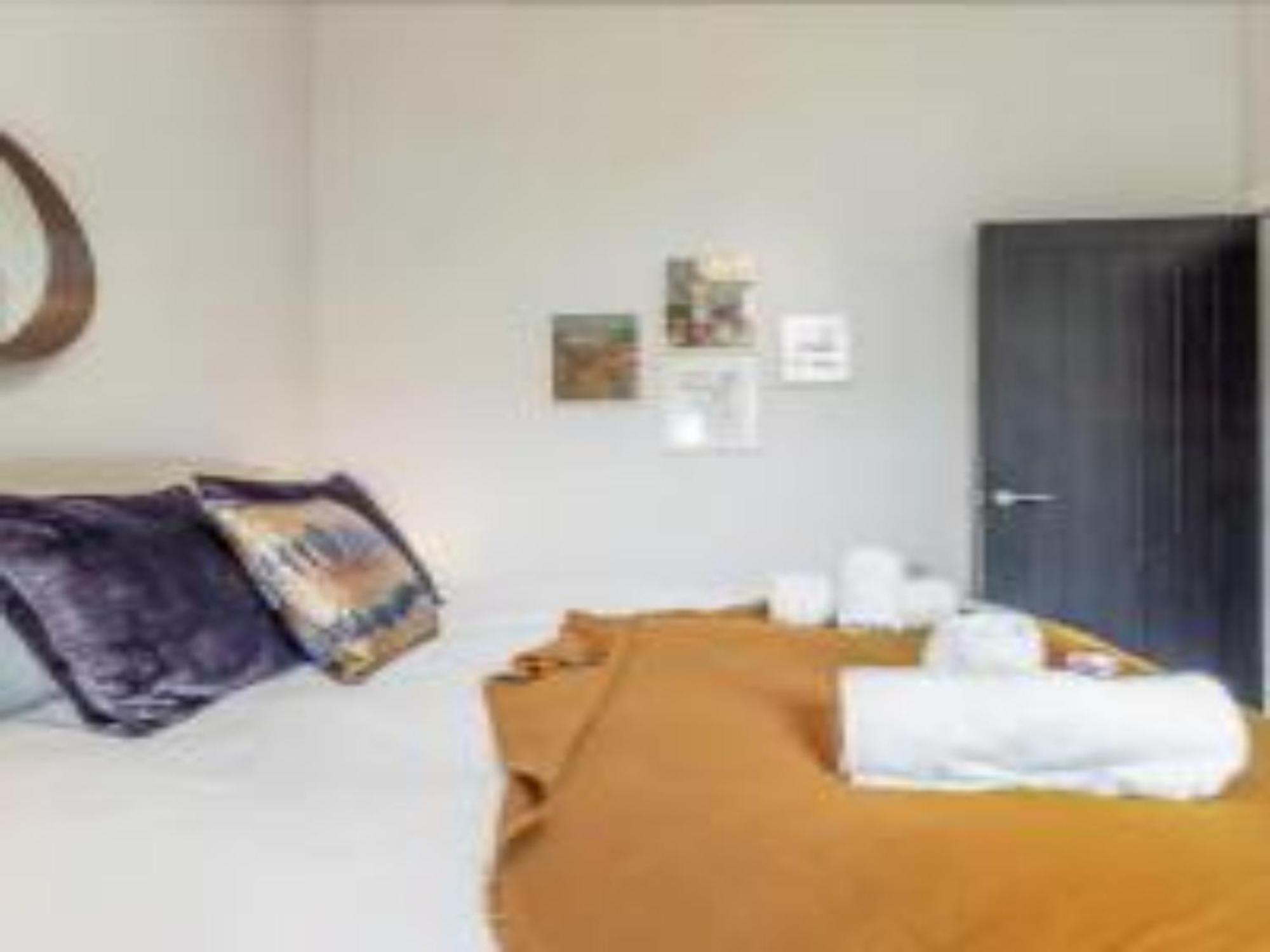 Pass The Keys Main Door 3 Bed With Free Parking Apartment