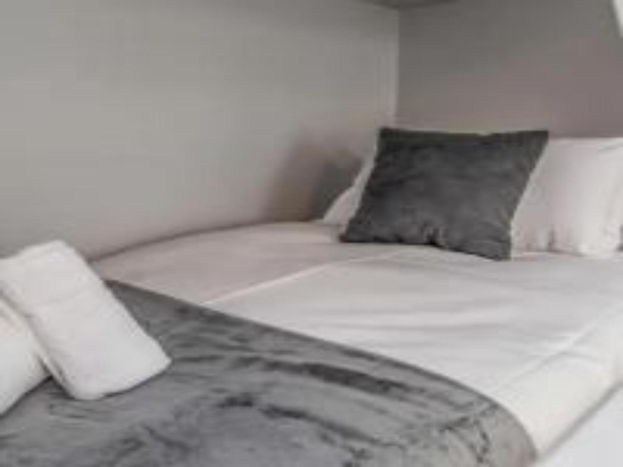 Pass The Keys Main Door 3 Bed With Free Parking * Edinburgh