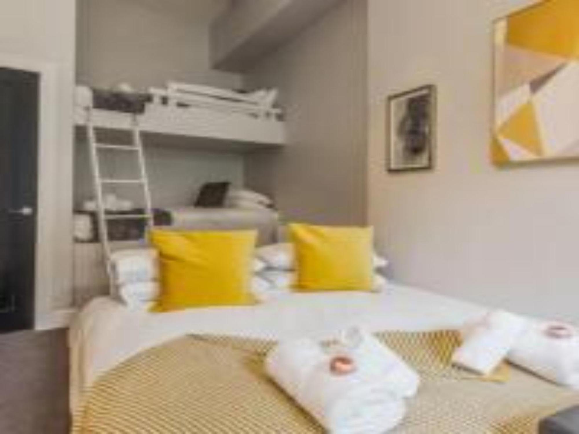 Pass The Keys Main Door 3 Bed With Free Parking Apartment