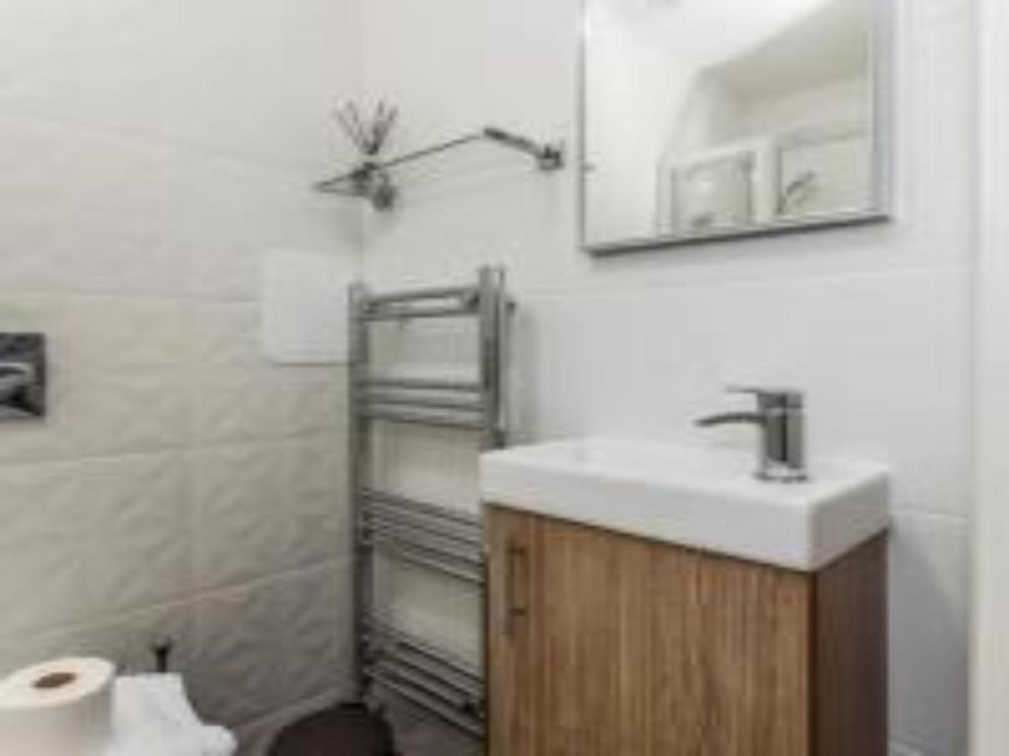 Pass The Keys Main Door 3 Bed With Free Parking *