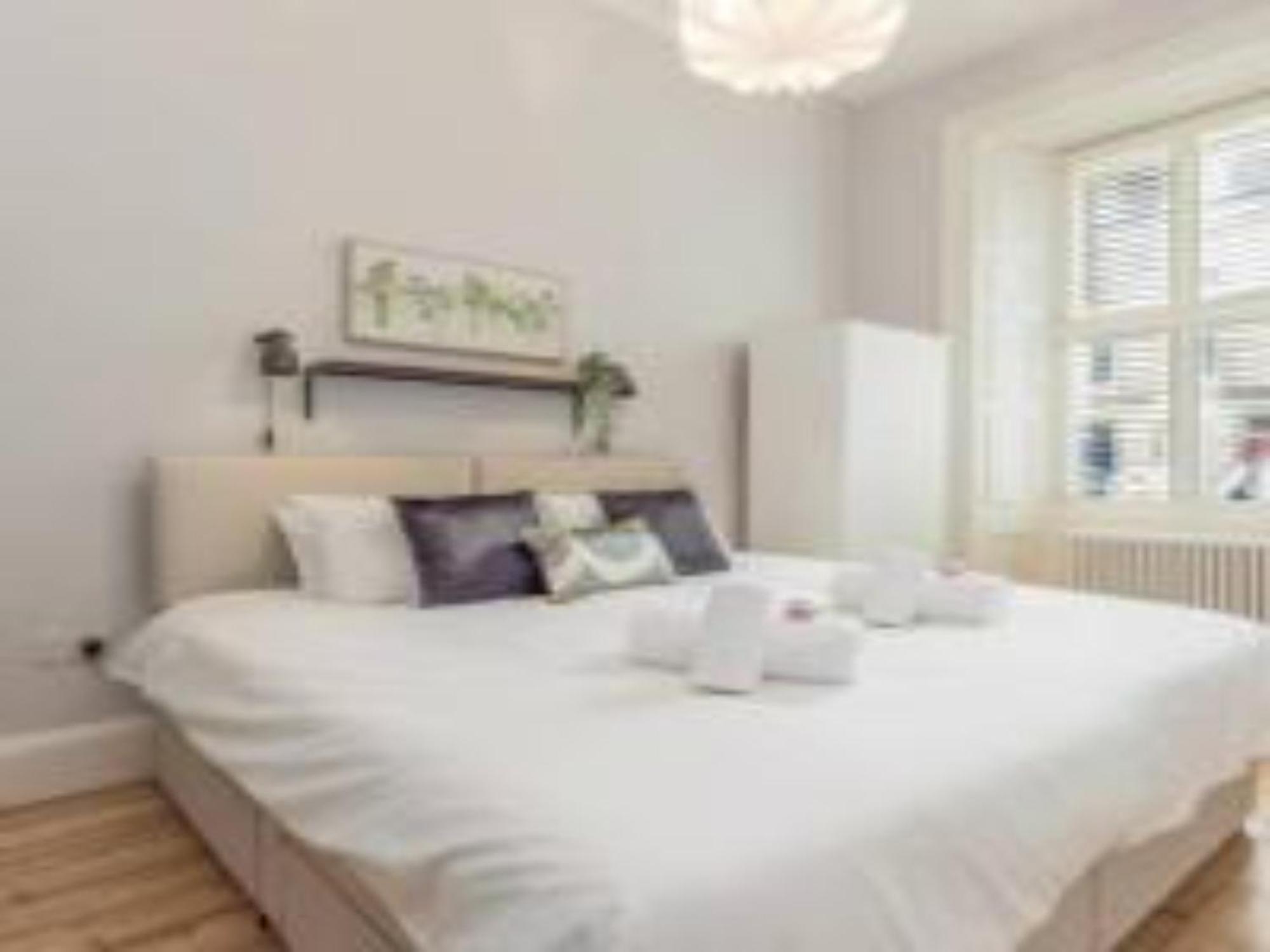 Pass The Keys Main Door 3 Bed With Free Parking Apartment *