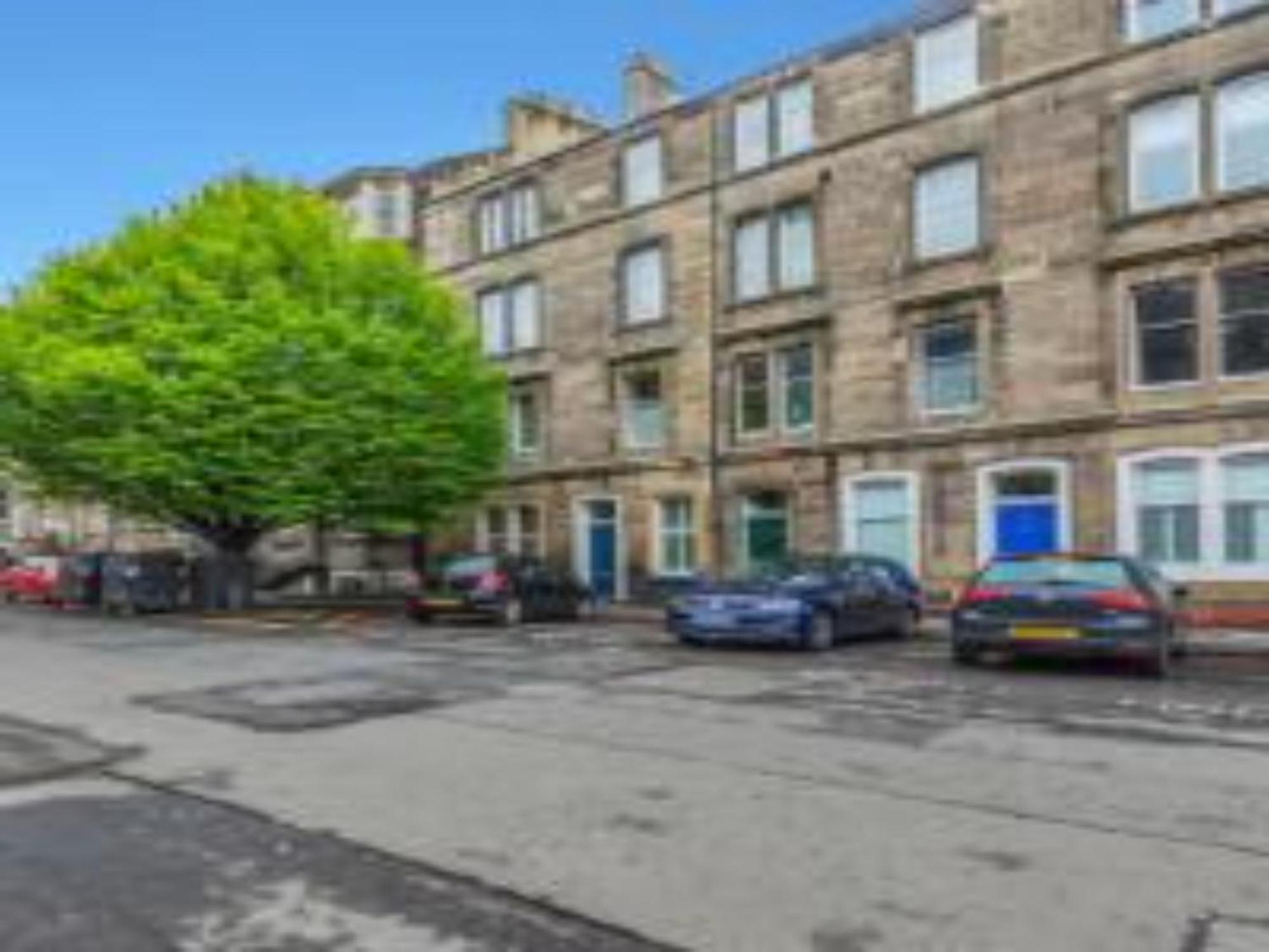 Apartment Pass The Keys Main Door 3 Bed With Free Parking Edinburgh