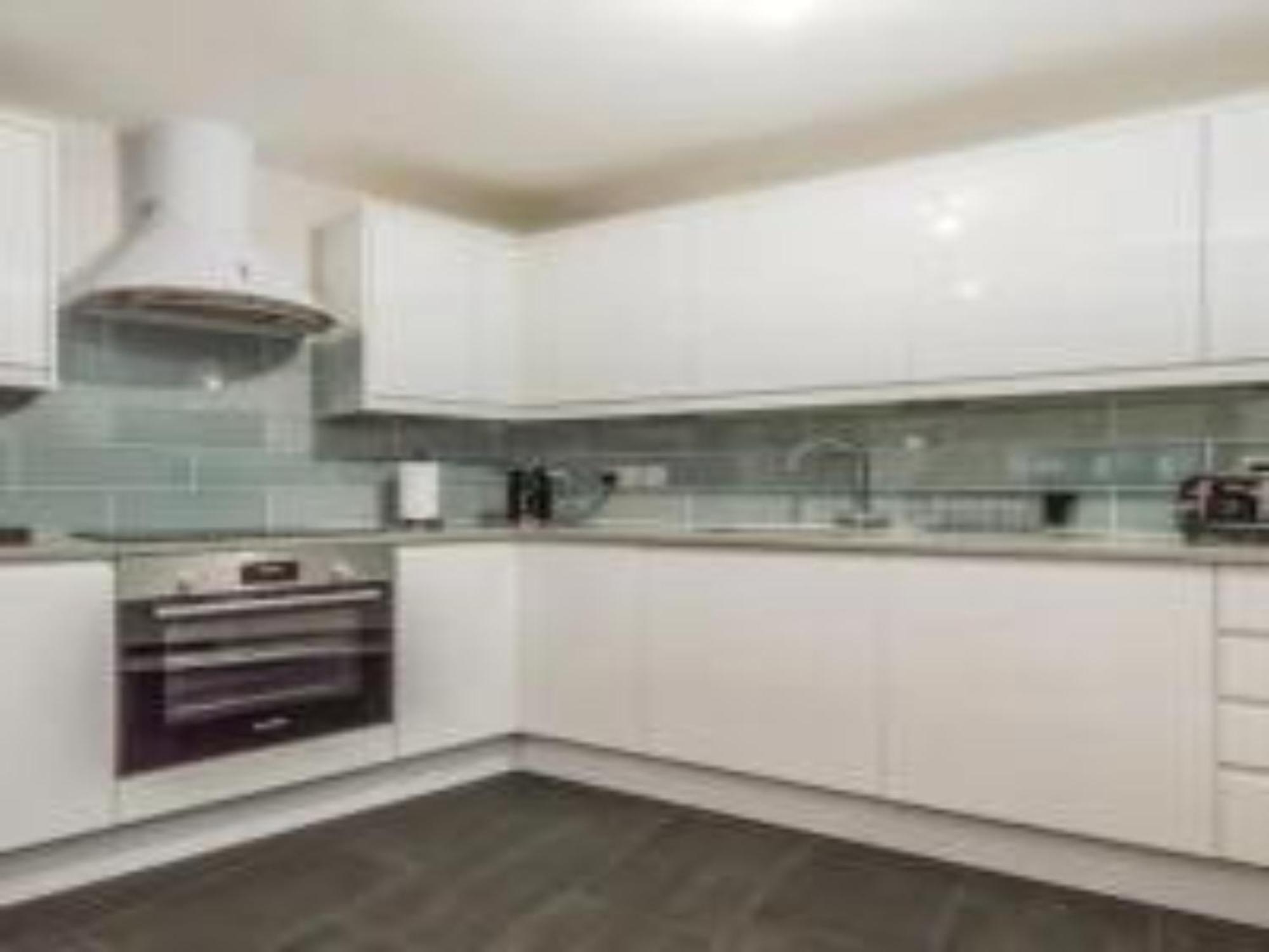 Apartment Pass The Keys Main Door 3 Bed With Free Parking