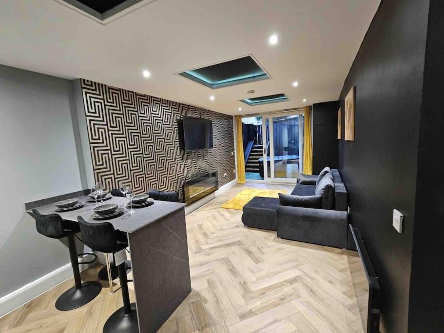 Murrayfield Stadium Basement - 3 Bed 3 Bath Apartment Edinburgh