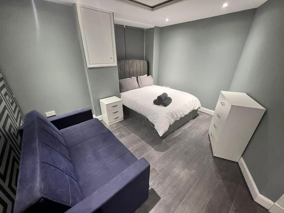 Murrayfield Stadium Basement - 3 Bed 3 Bath Apartment