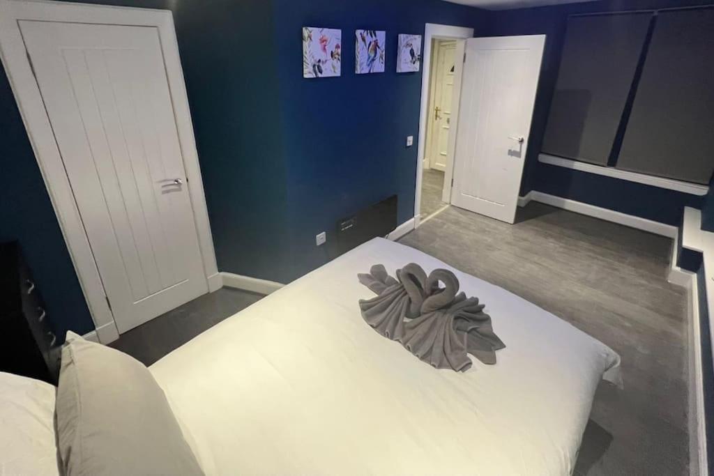 Murrayfield Stadium Basement - 3 Bed 3 Bath Apartment Edinburgh