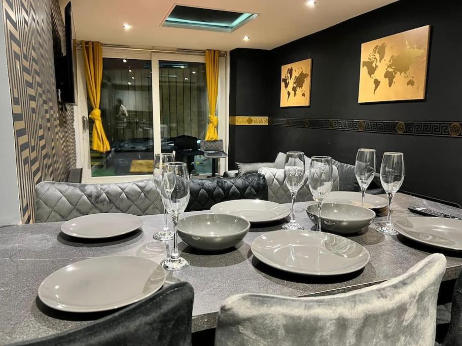 Murrayfield Stadium Basement - 3 Bed 3 Bath *