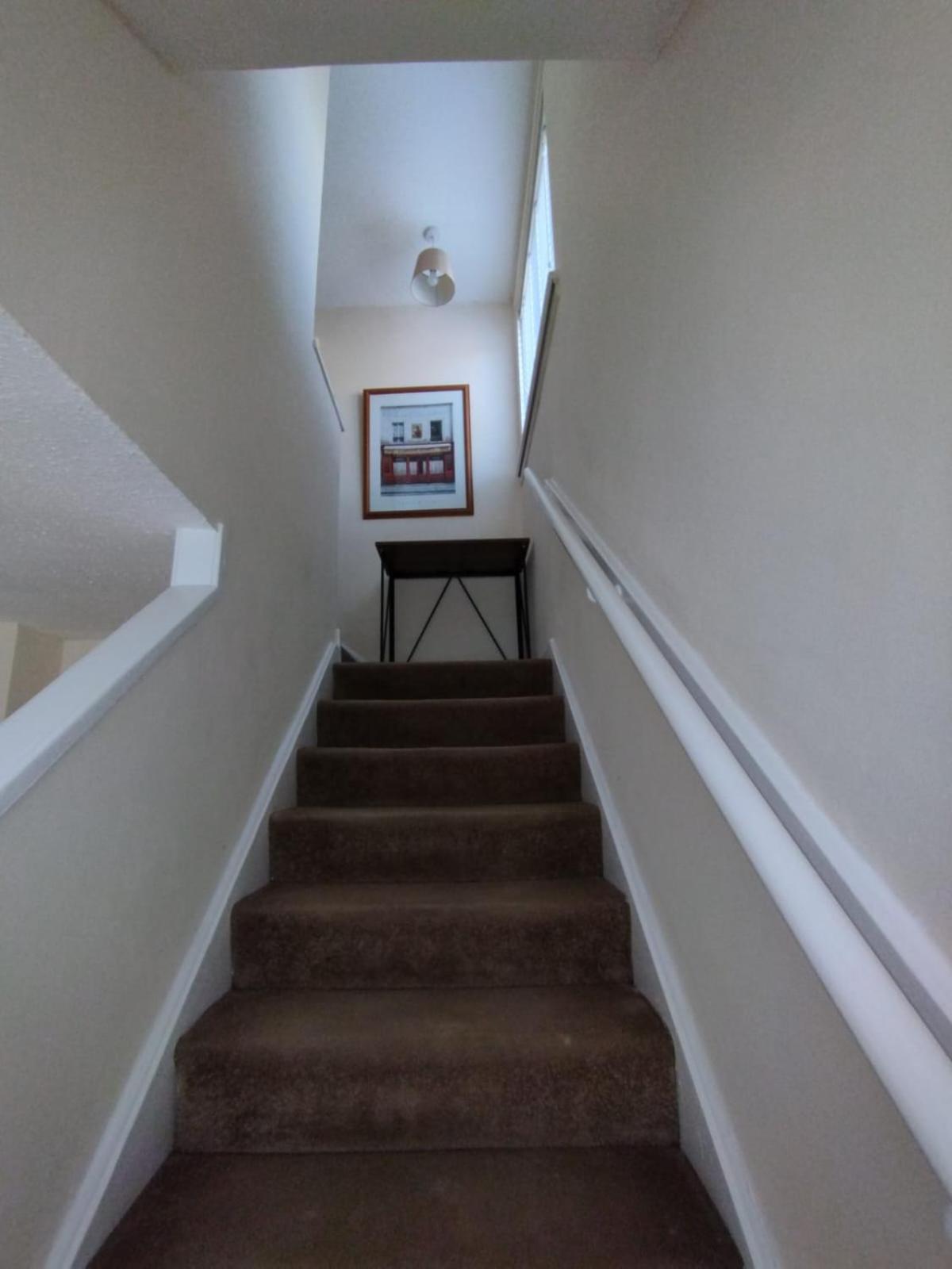 3 Bed House In - Private Parking * Edinburgh